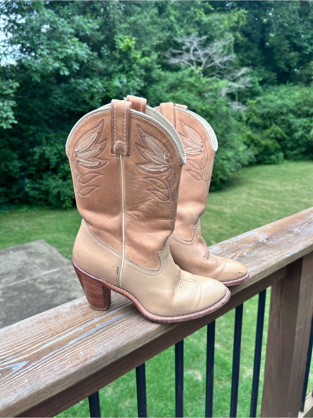 Vintage Acme USA Tan Two Tone Leather Western Cowboy Boots Women’s 7M - Picture 1 of 8